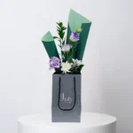 حقيبة زهور باللون الرمادي المتوسط